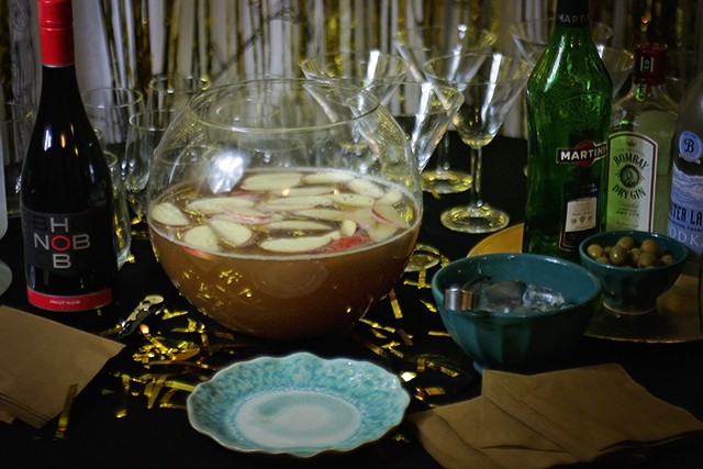 Whiskey Apple Ginger Punch & Other Holiday Drink Recipes // A Well Crafted Party