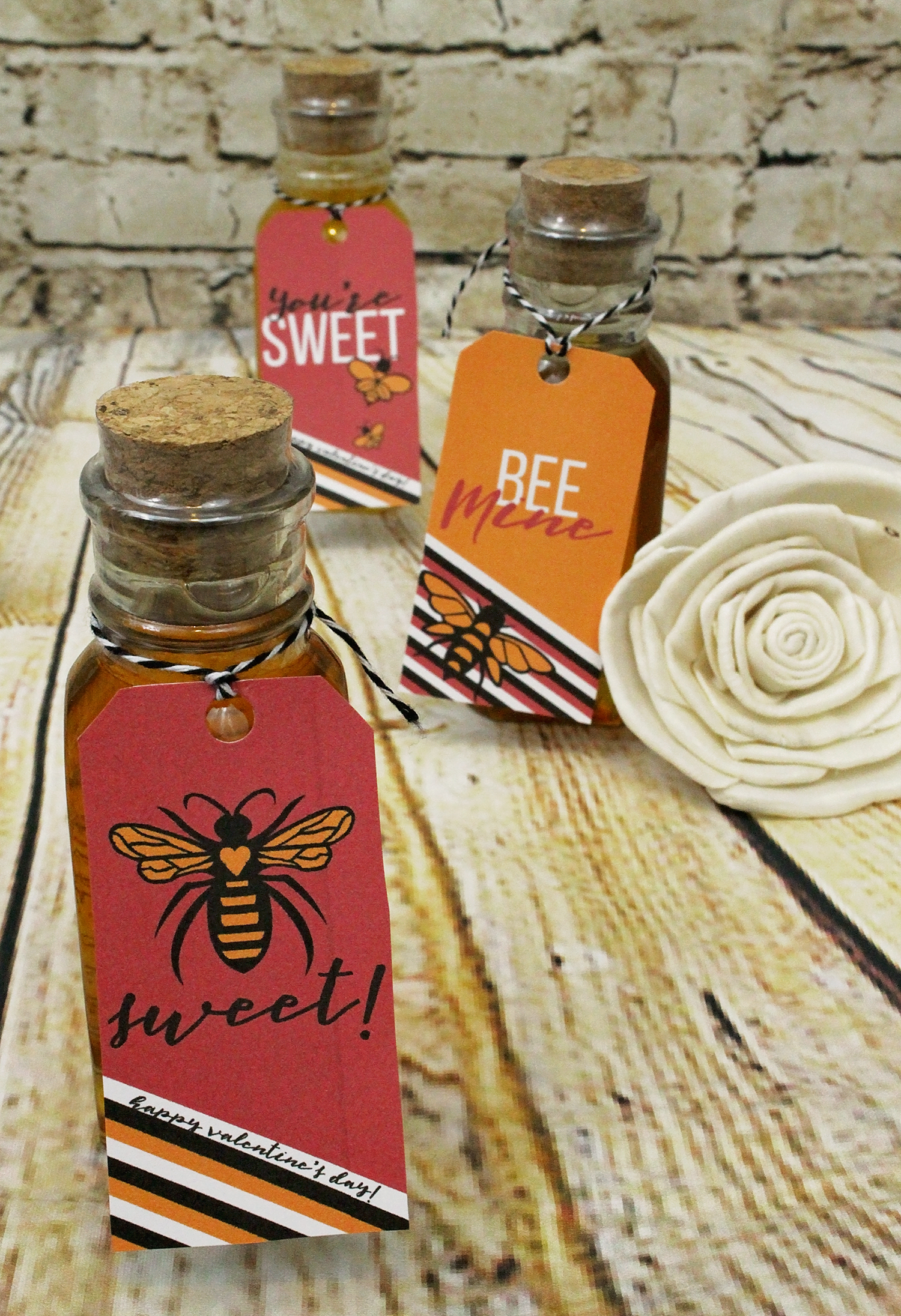 Give your honey something sweet this Valentine's Day with these free printable honey-themed valentines. 